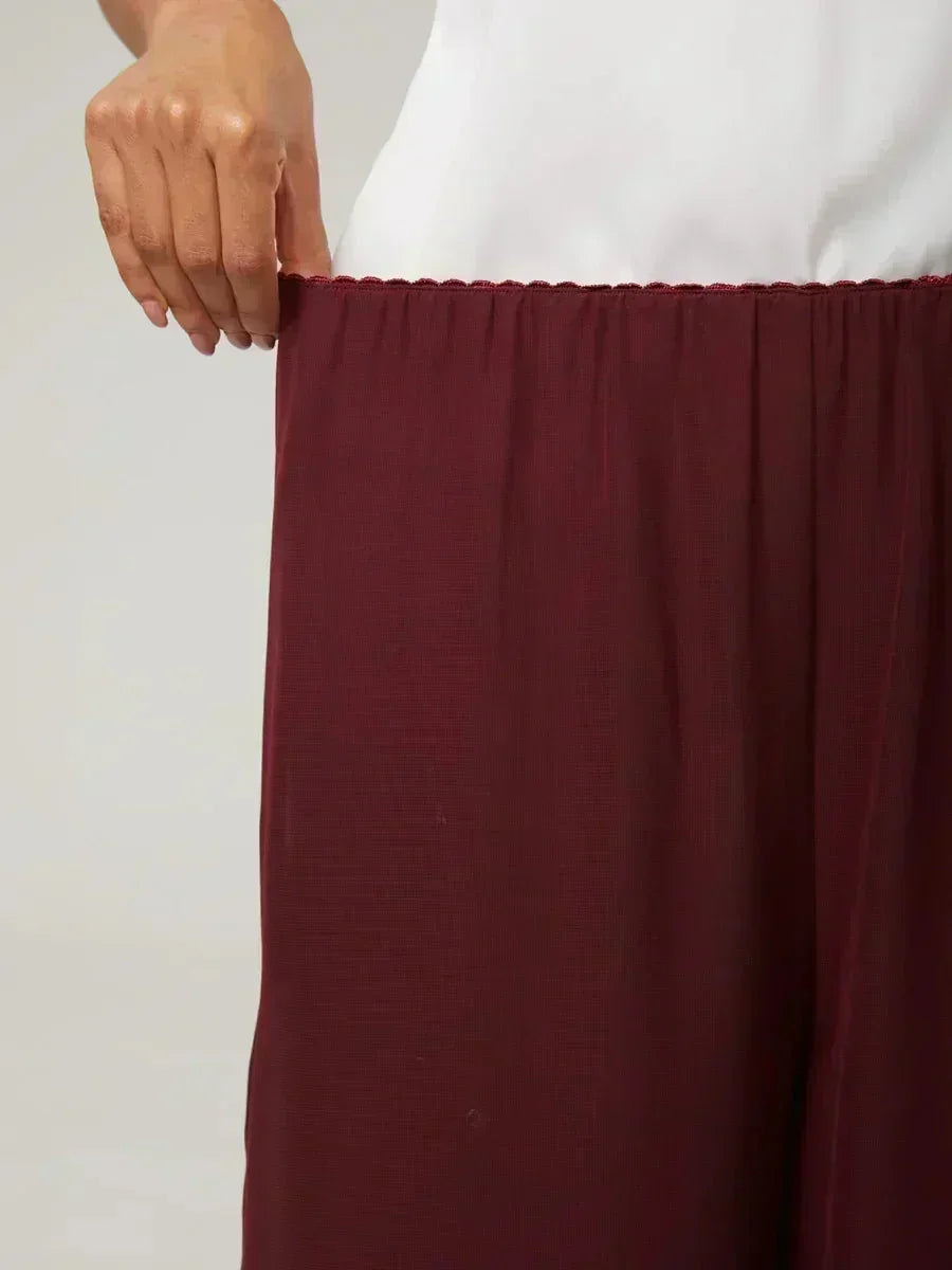 Rechte broek met chiffon split been overlay