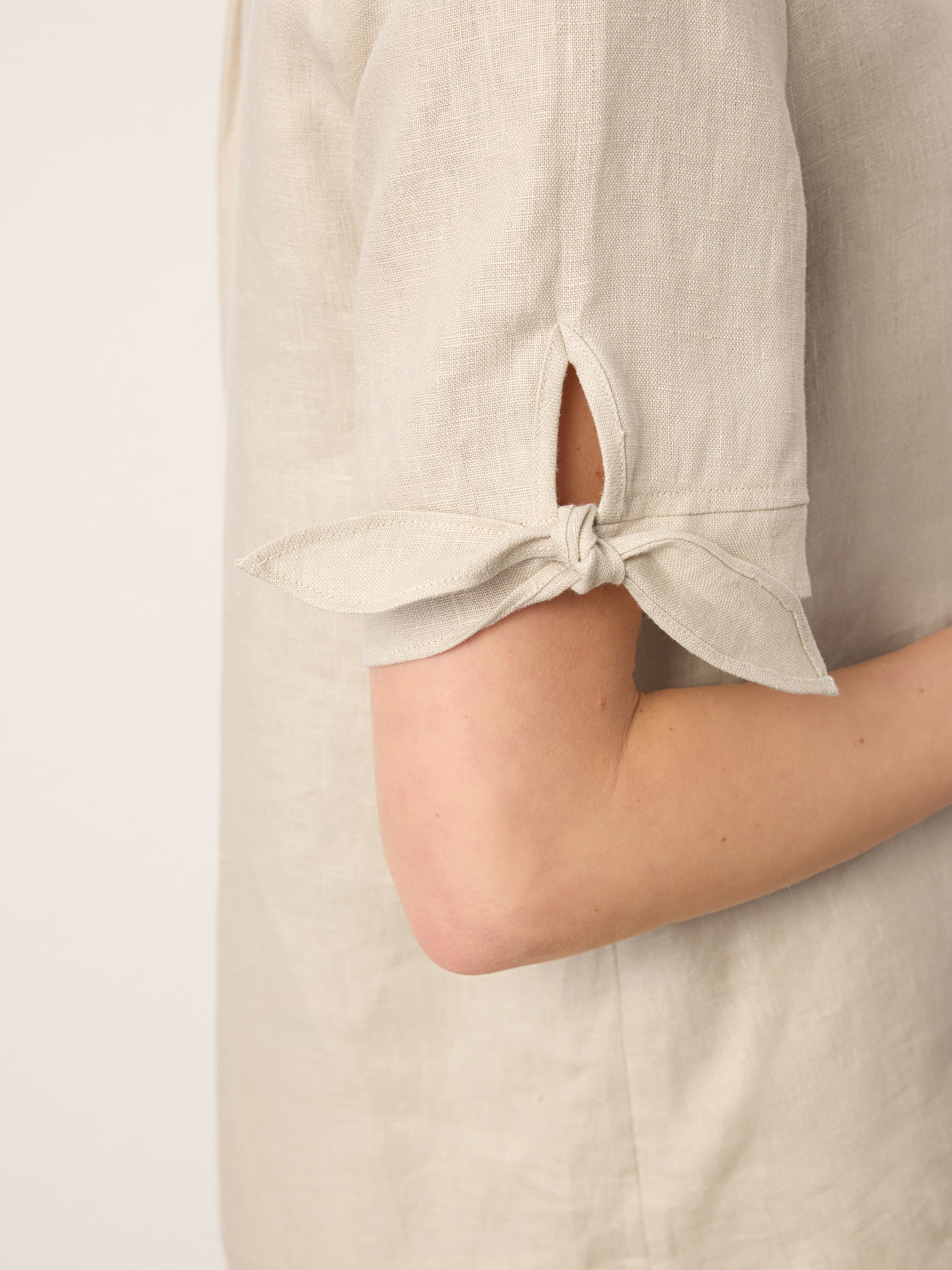100% Linen Tie Cuff Notched V-Neck Top AI