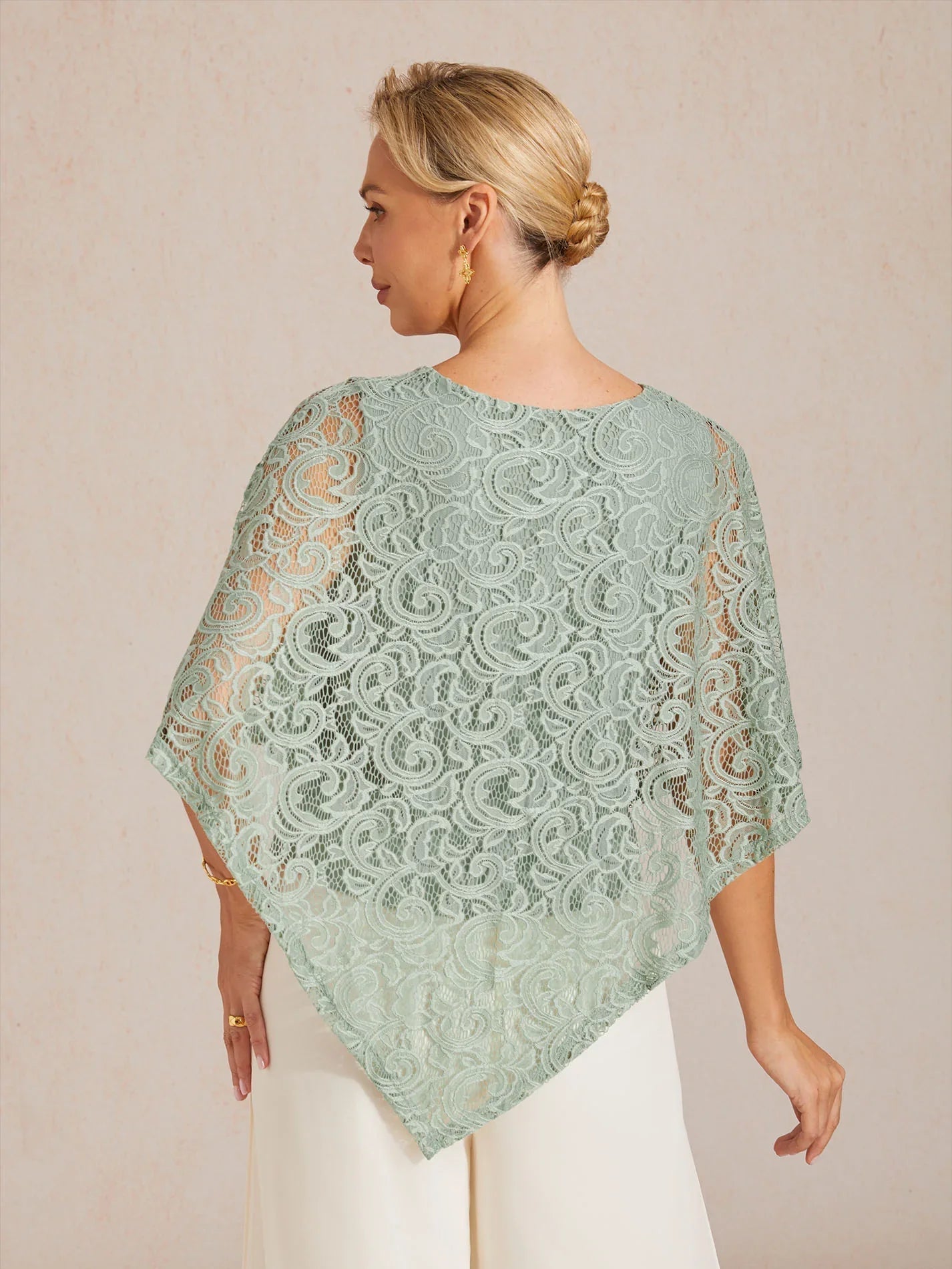 Elegante top met vleermuismouwen van kant