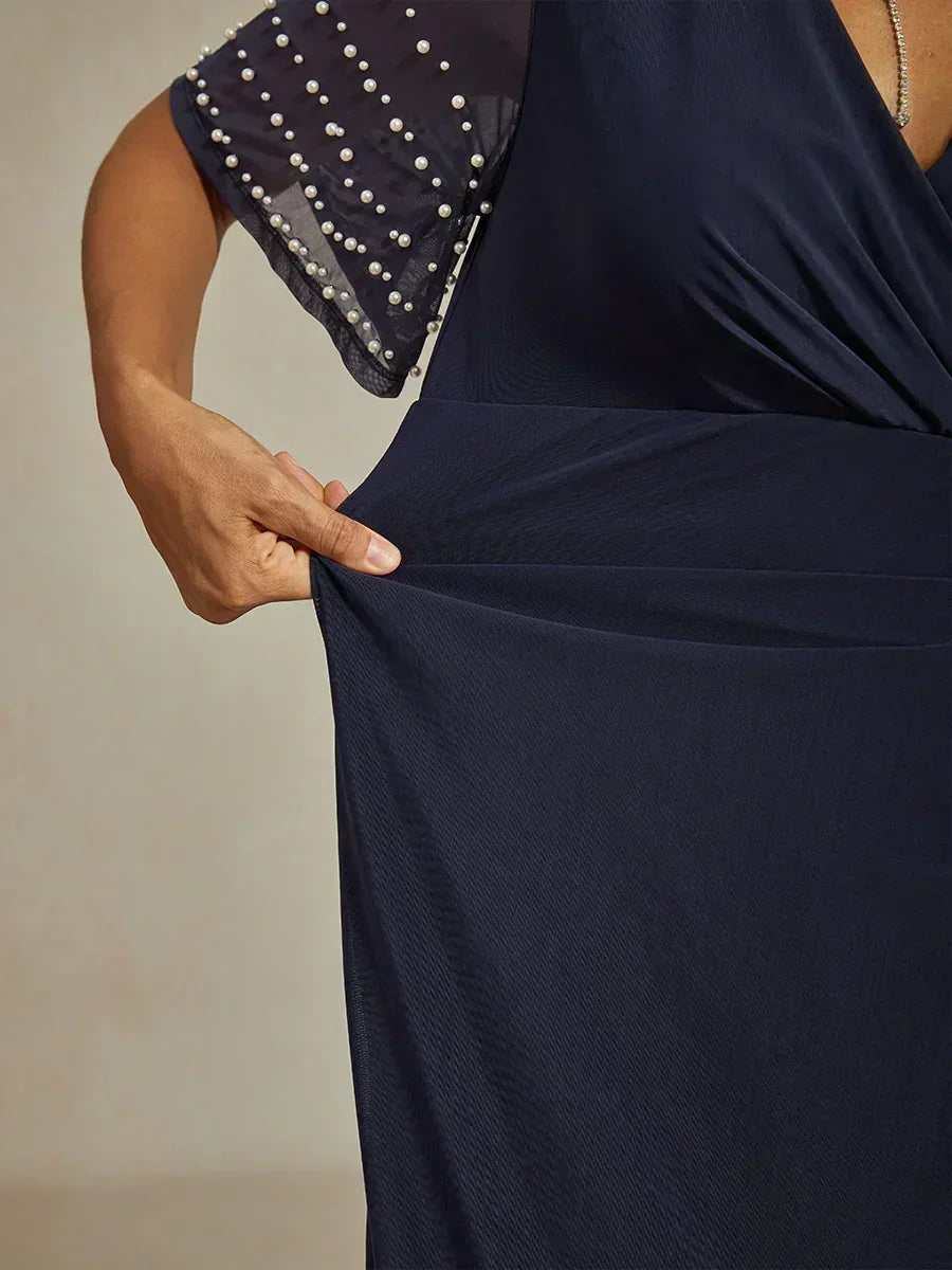 Elegante Formele Galajurk met Versierde Fladdermouwen