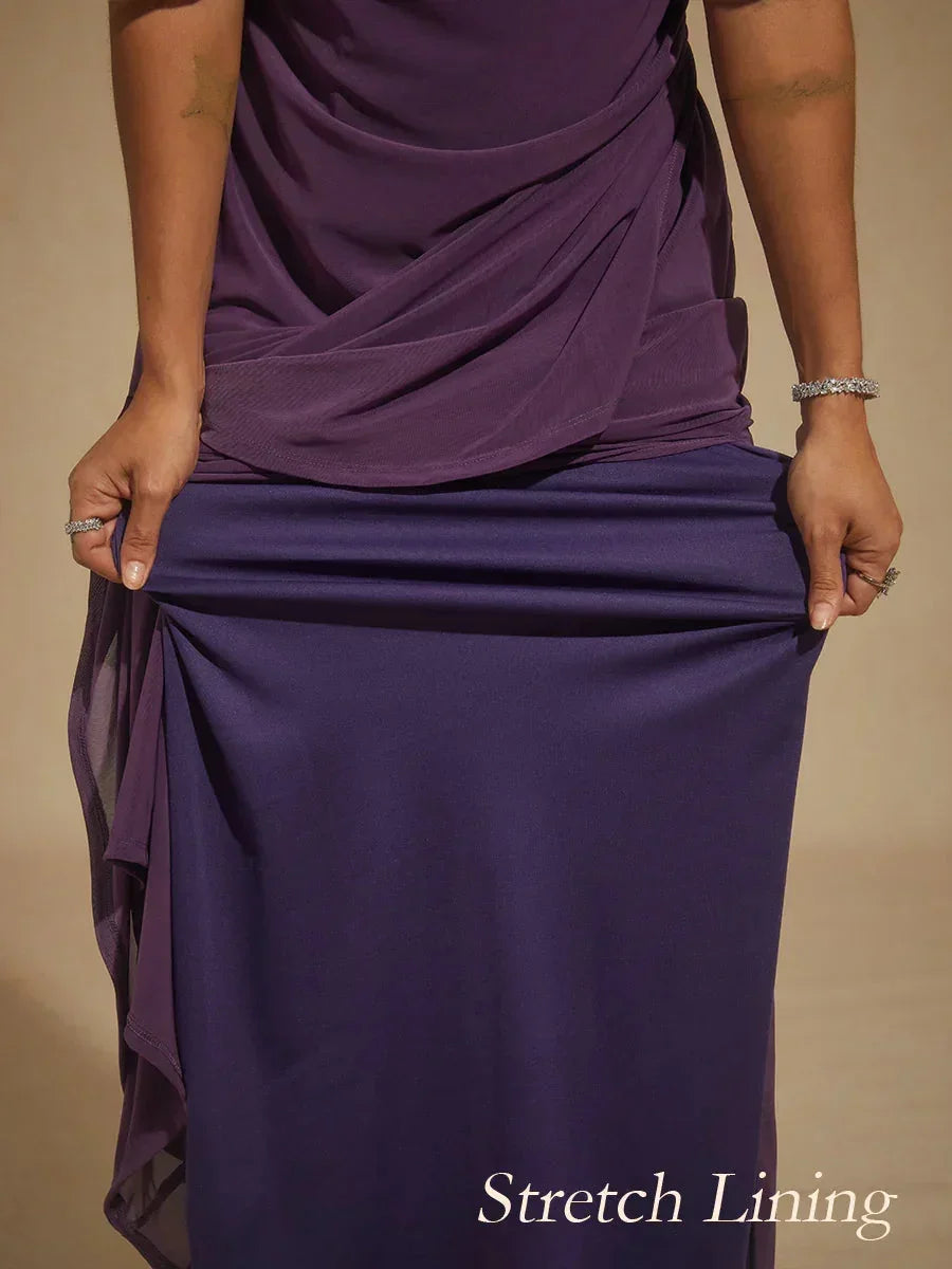 Elegante galajurk met versierde fladdermouwen