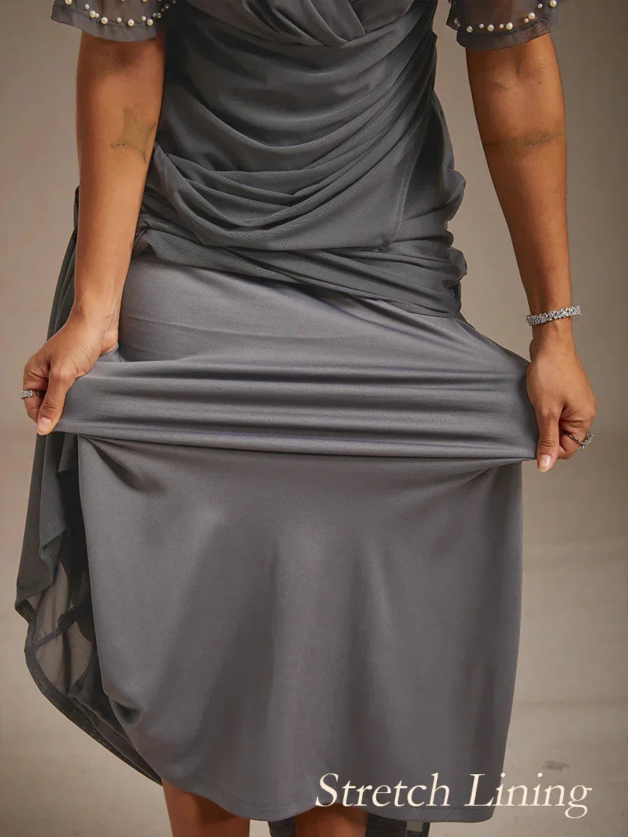 Elegante galajurk met versierde fladdermouwen